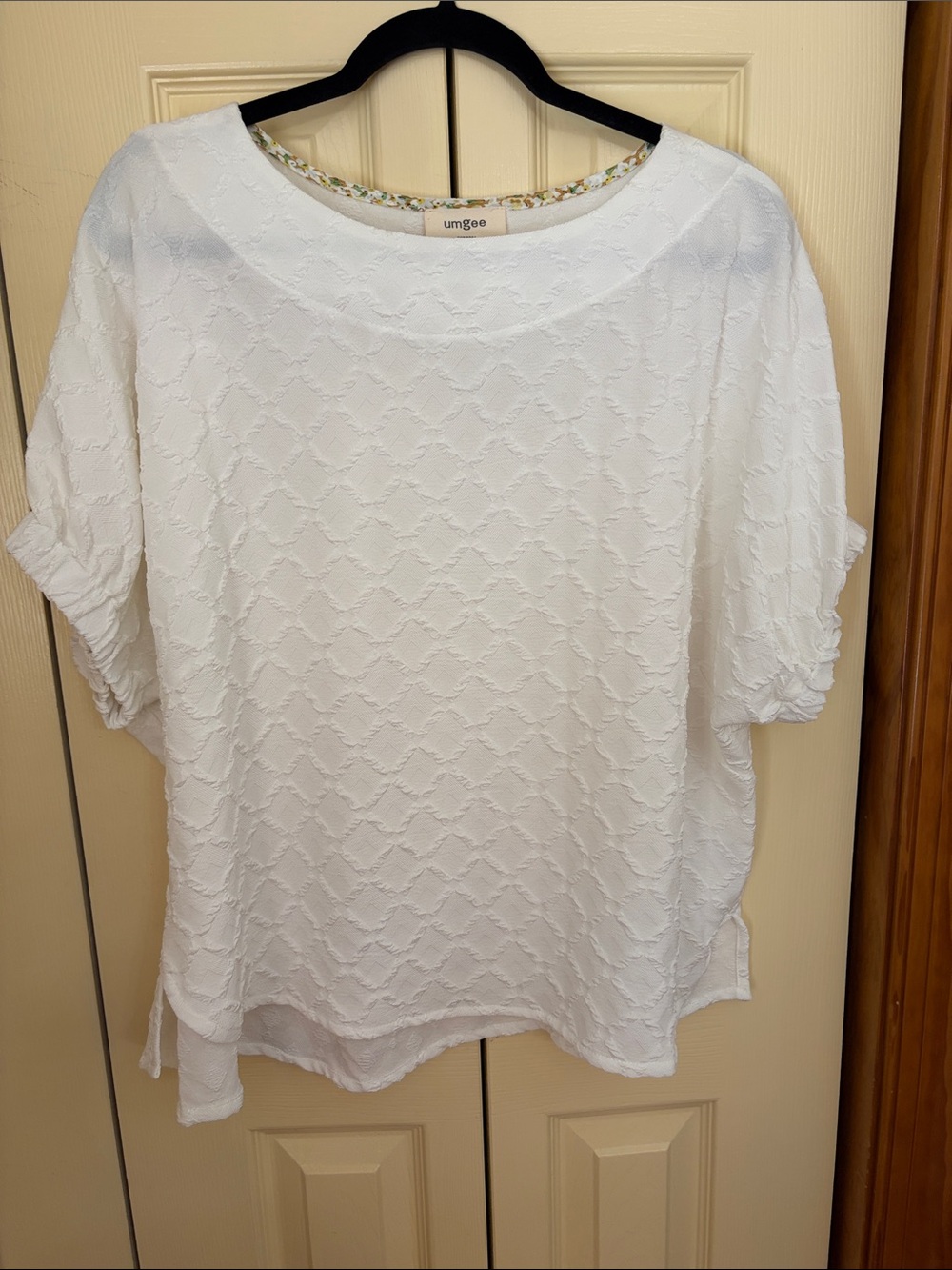 Umgee White Textured Short Sleeve Tunic Top